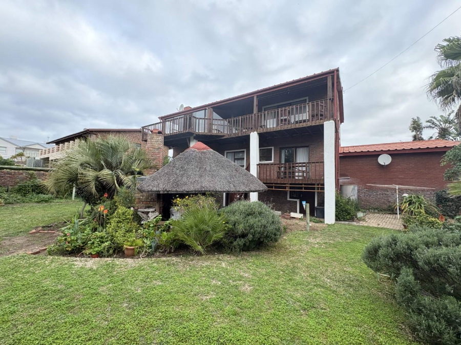 4 Bedroom Property for Sale in Stilbaai Wes Western Cape